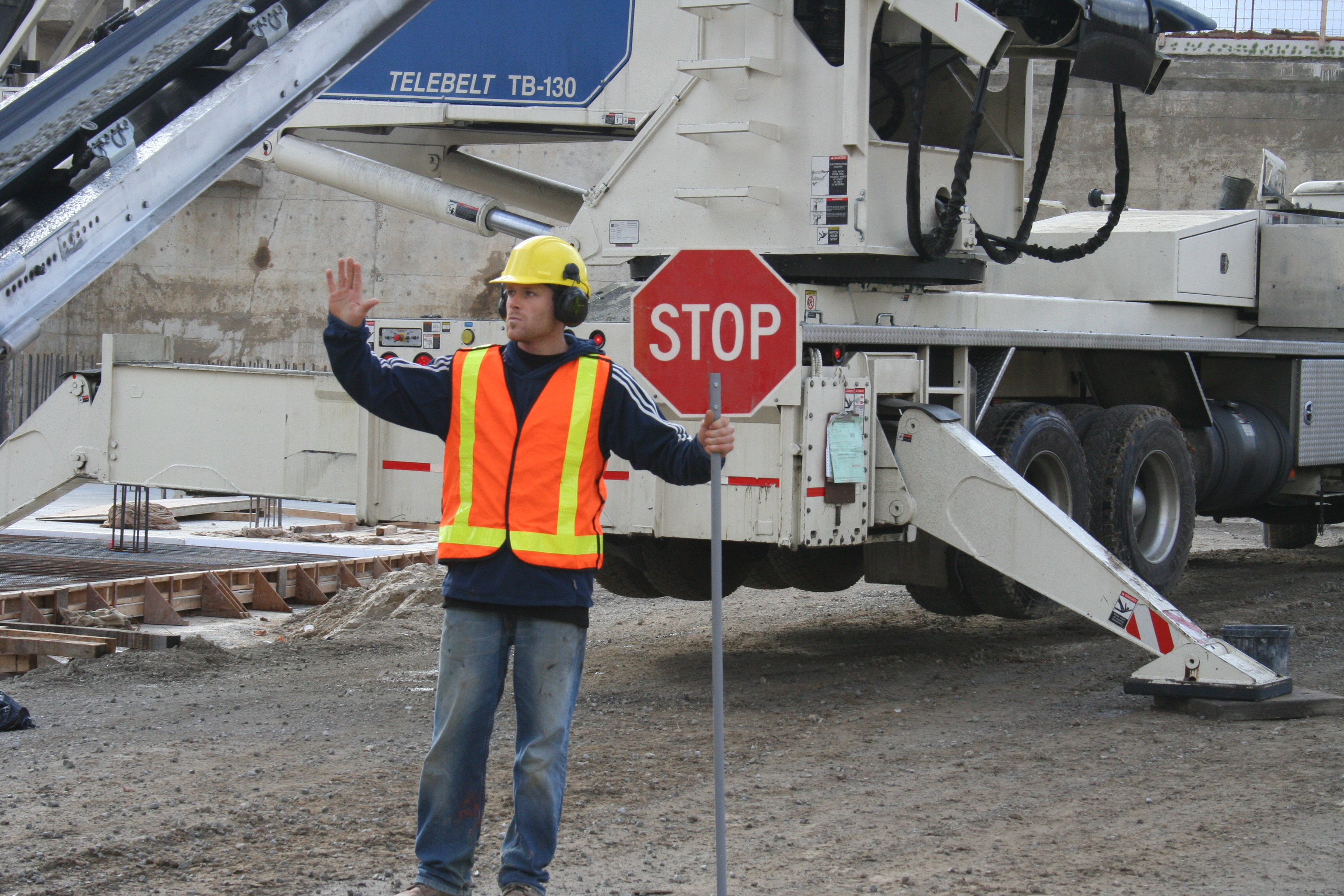 Russian Version: Осведомленность орегулировании дорожного движения и транспортных средствах, движущихся задним ходом